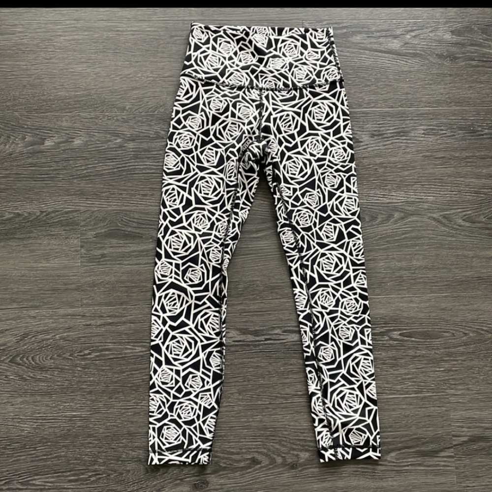 Lululemon rosey posy leggings crop